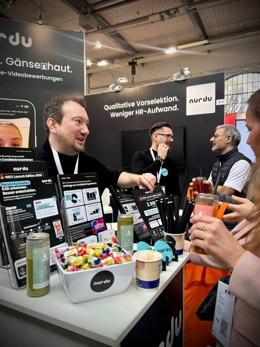 nurdu Team im Gespräch auf der HREX